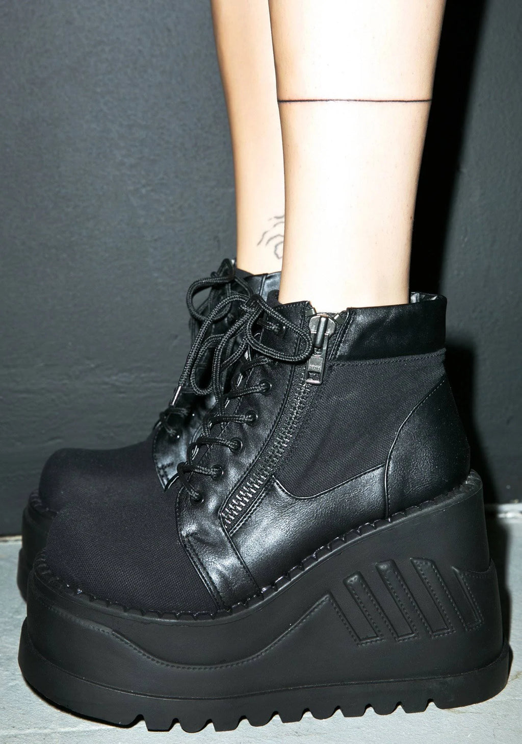 Black Canvas-Vegan Leather Stomp-10 Boots C8874
