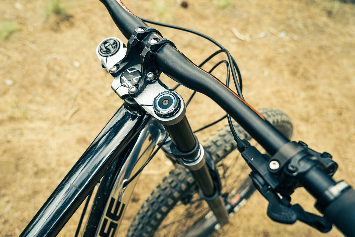 Black Full-Suspension Mountain Bike C983