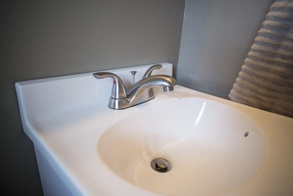 2-Handle Centerset Bathroom Faucet in Chrome V34748