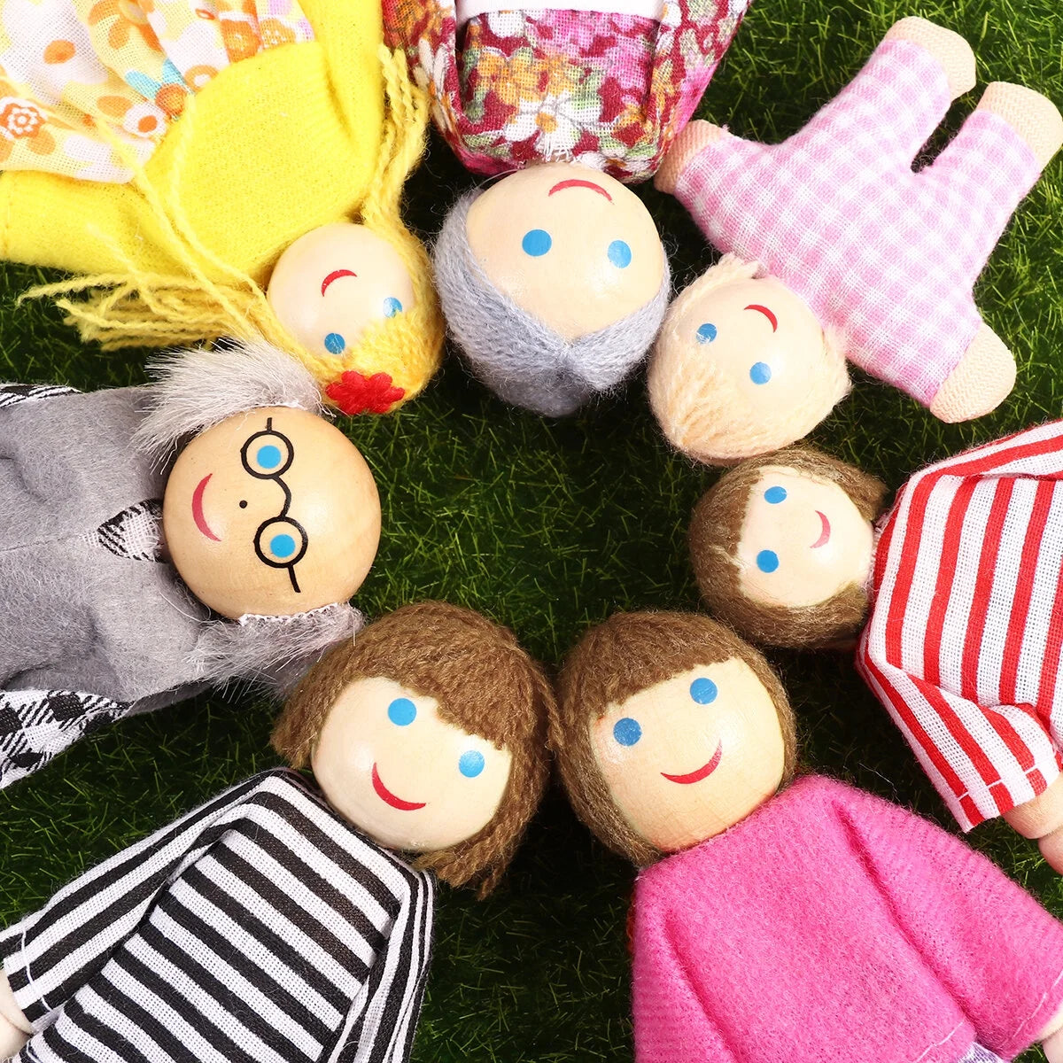 7pcs Wooden Dolls Pretend Play Set Figure Toy H17466